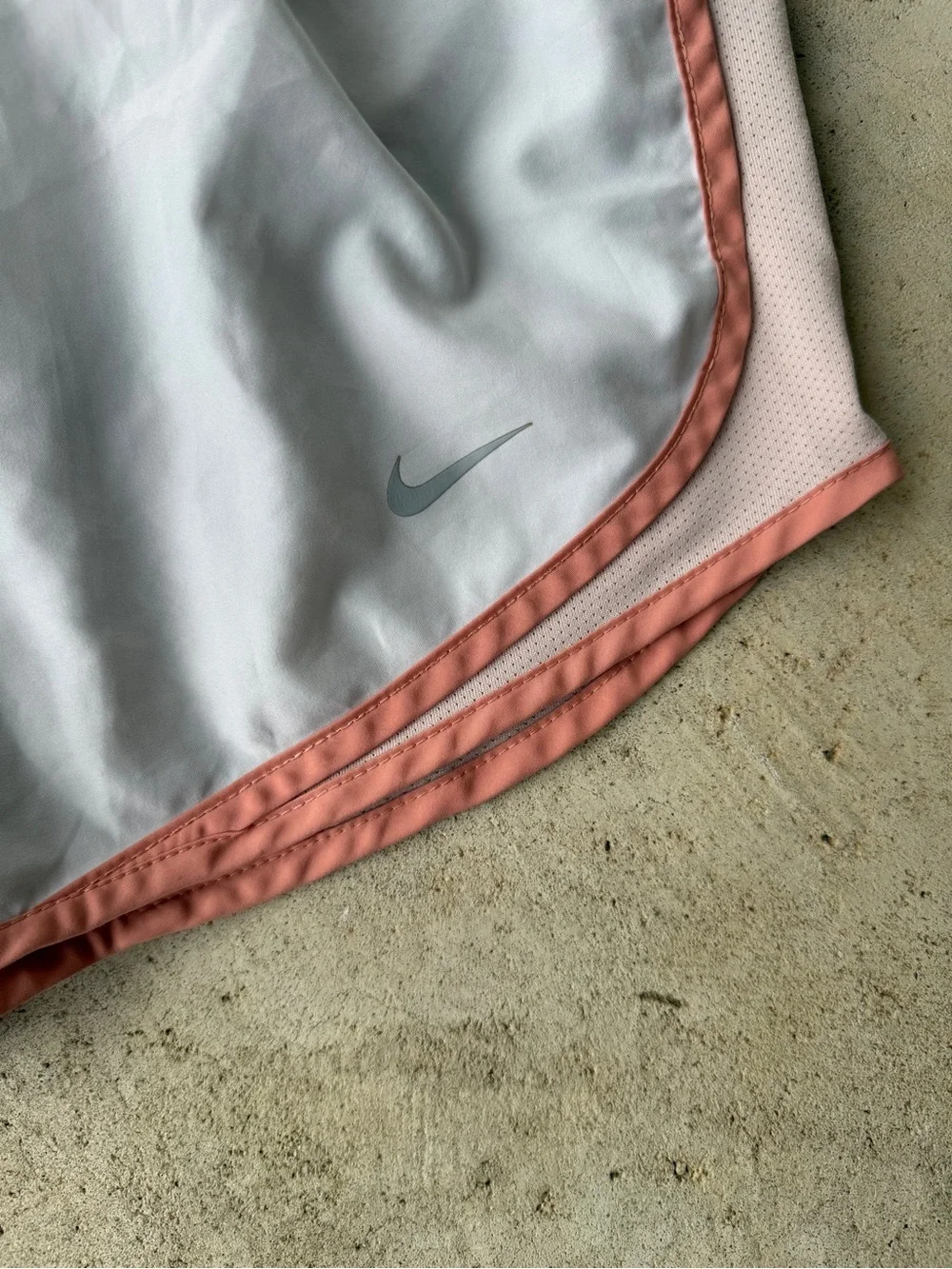Nike Dri-FIT Women’s Running Athletic Shorts White Pink Trim Size Small